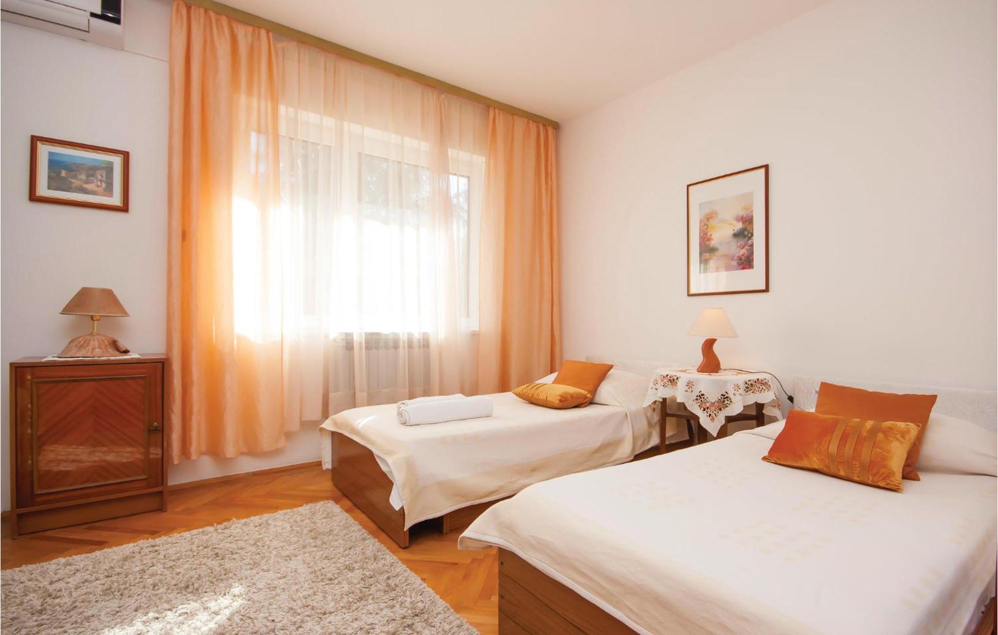 Cozy Apartment In Brodarica With Wifi Exterior photo